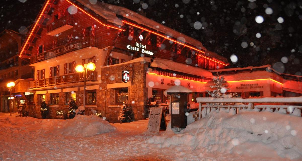 L'établissement Le Chalet Suisse en hiver