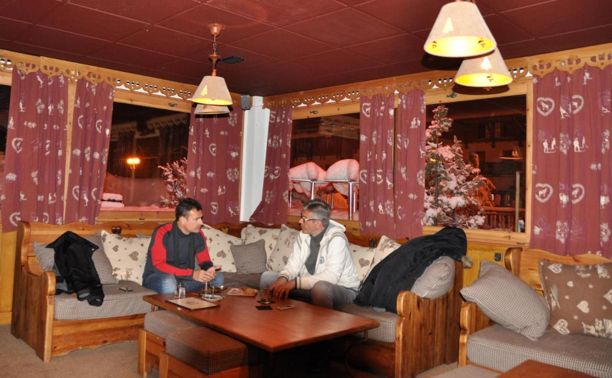 Clients de l'établissement Le Chalet Suisse