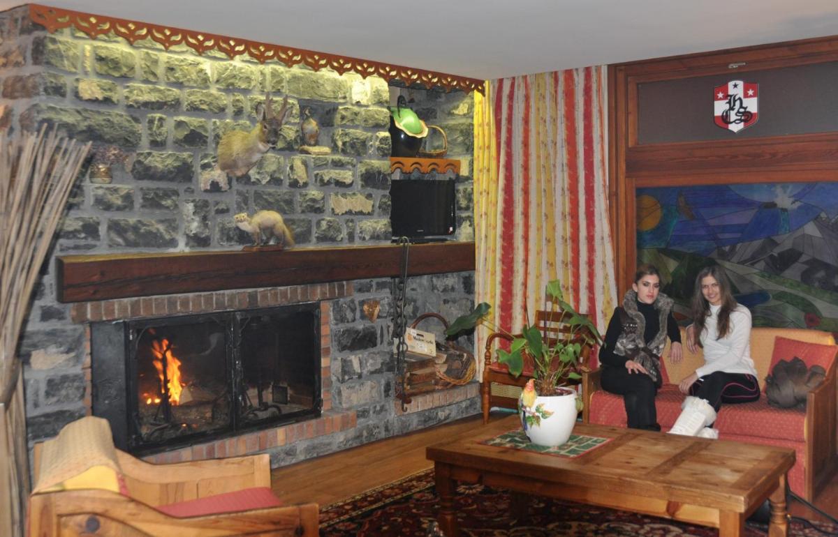 Coin salon dans l'établissement Le Chalet Suisse