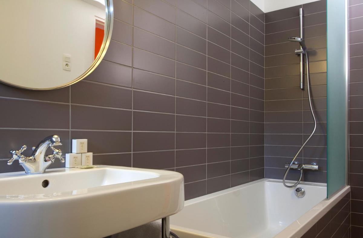 Salle de bains dans l'établissement Hôtel De L'octroi