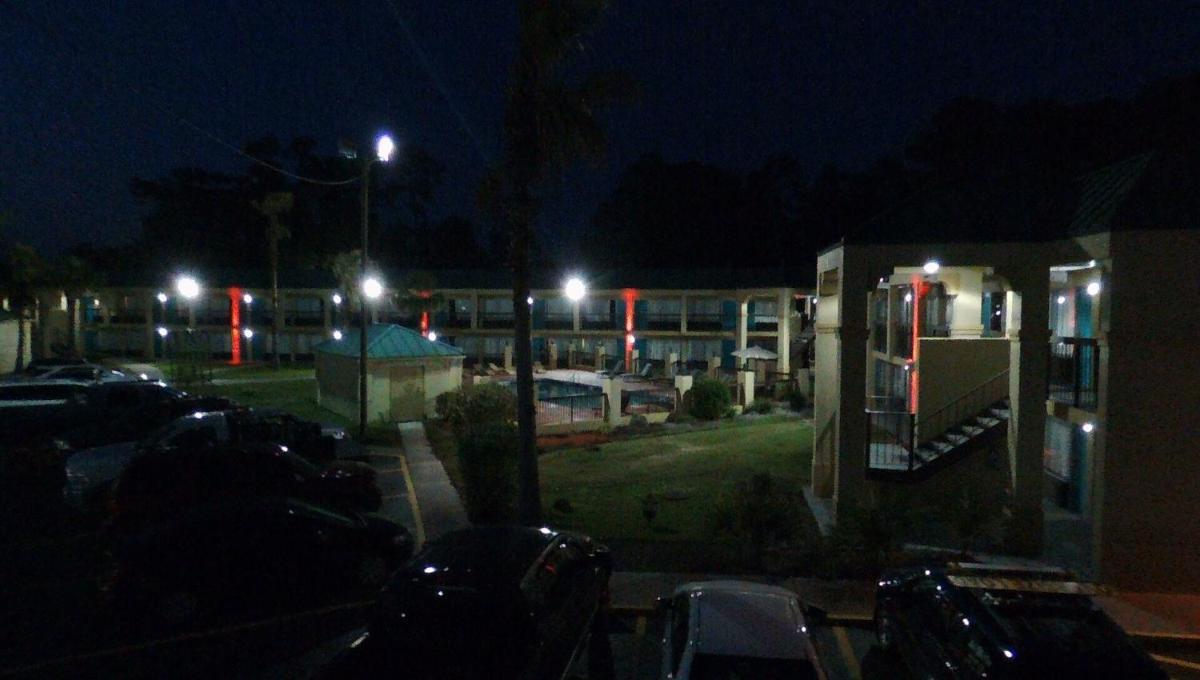 Econo Lodge - Housity