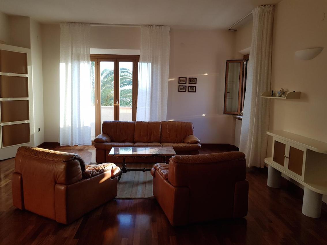 K01 - Castelfidardo, meraviglioso quadrilocale con terrazzo - Housity