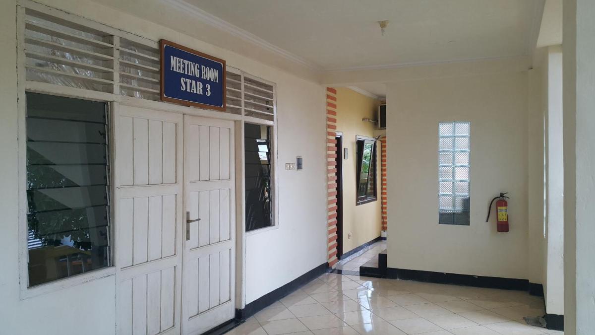 Top Star Hotel - Housity