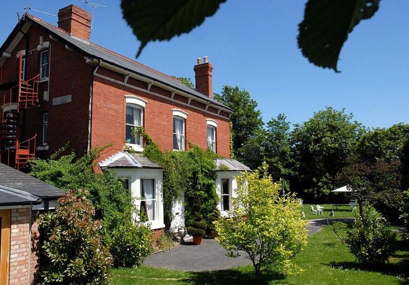Hopbine House - Housity