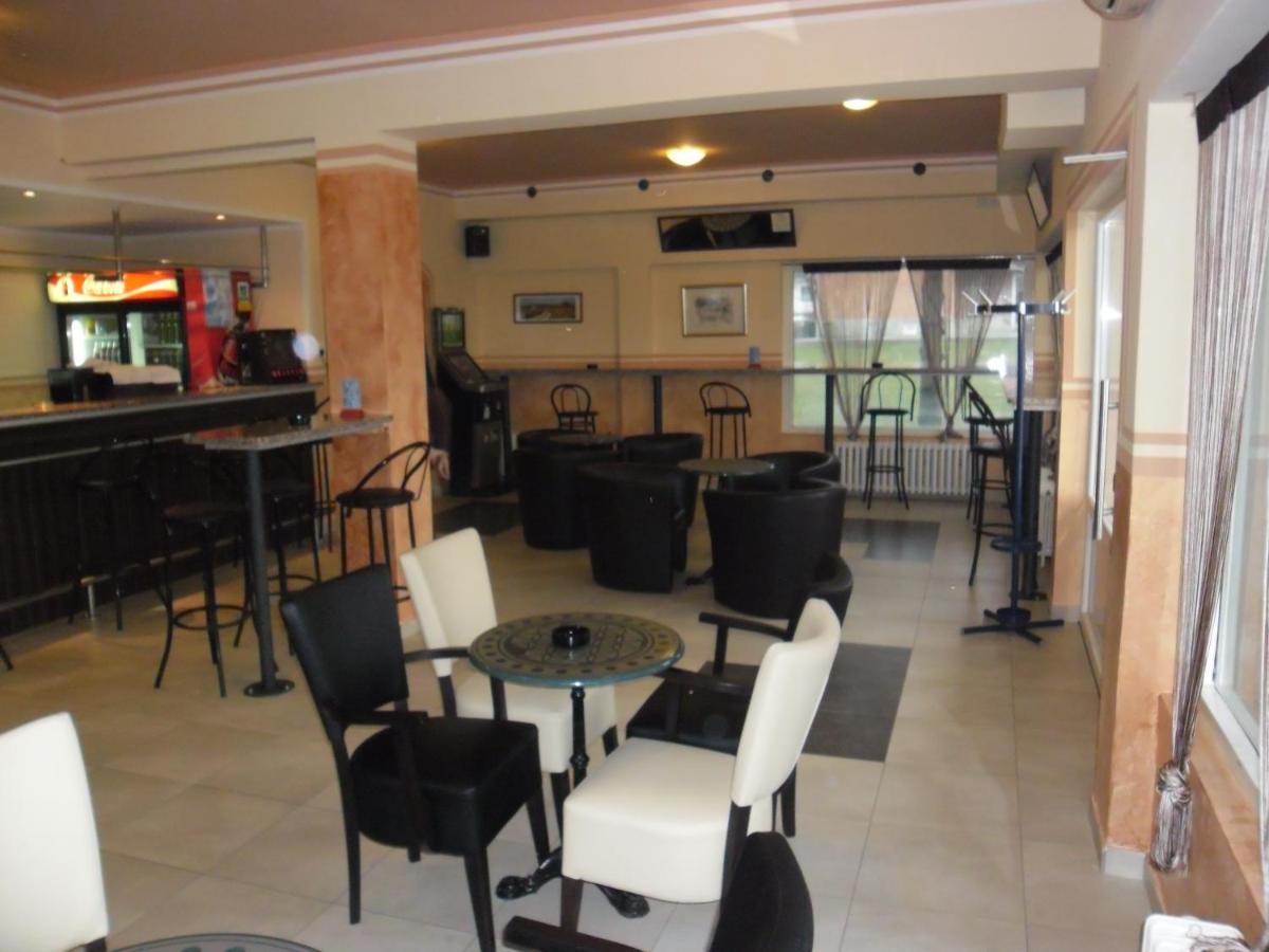 Prenociste Denis - Housity