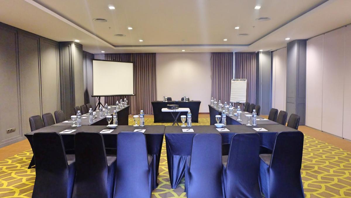 Suitetrails - Rivoli Hotel Jakarta