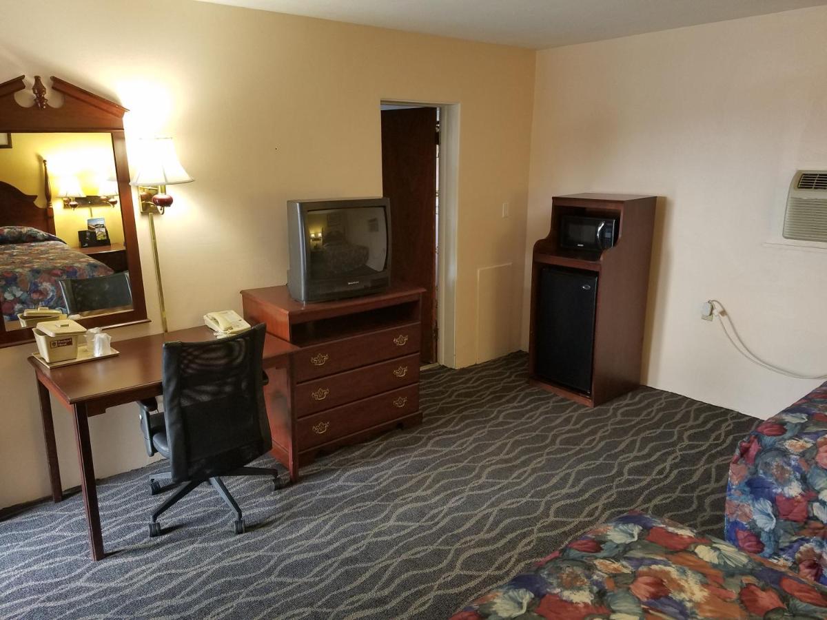 Budget Host Inn - Housity
