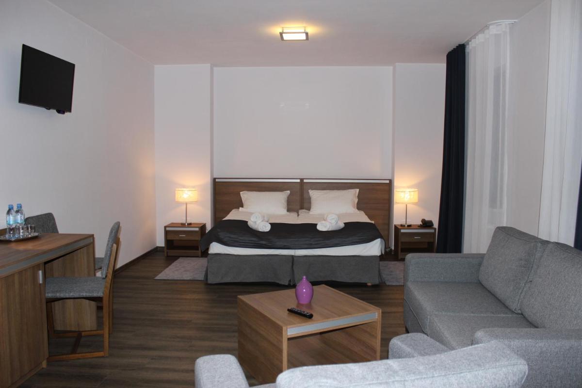 Glas-Hotel 3* - Housity