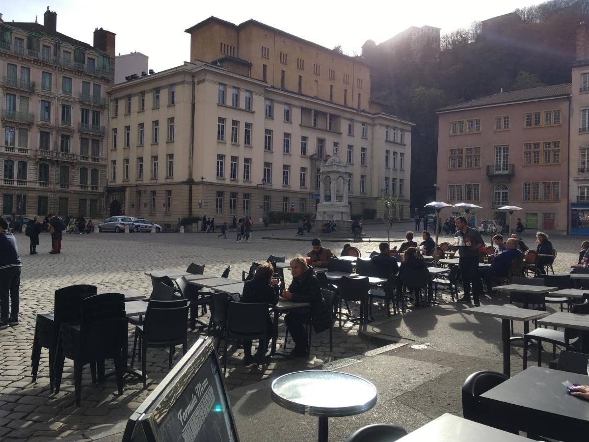 Suitetrails - Lyon Standing Historic City Apartment