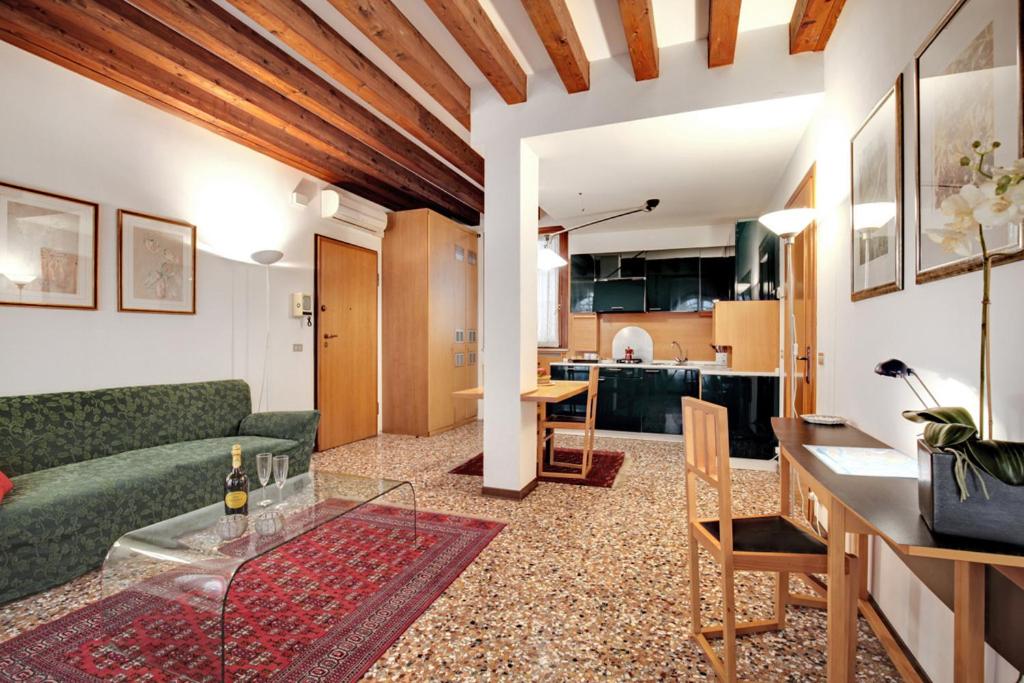 Suitetrails - Saint's Mark Apartment Venice