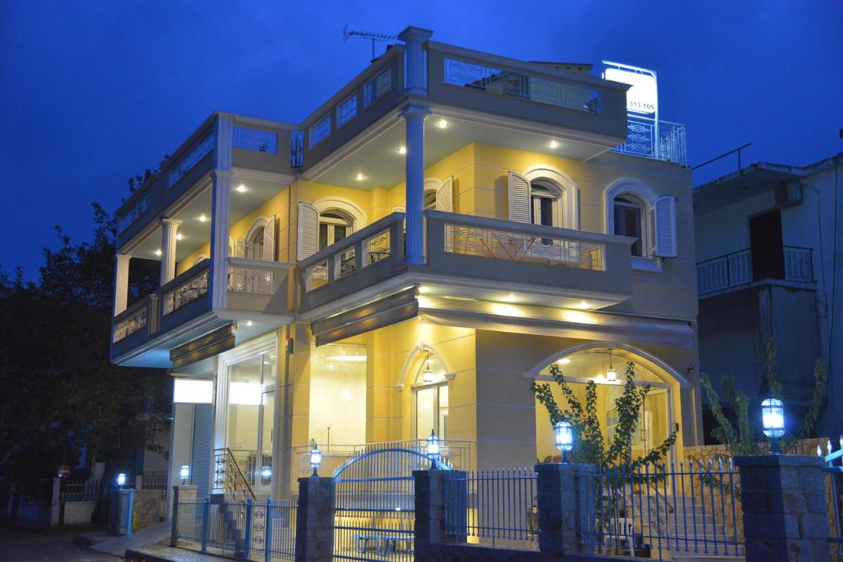 Royal's Studios - Housity