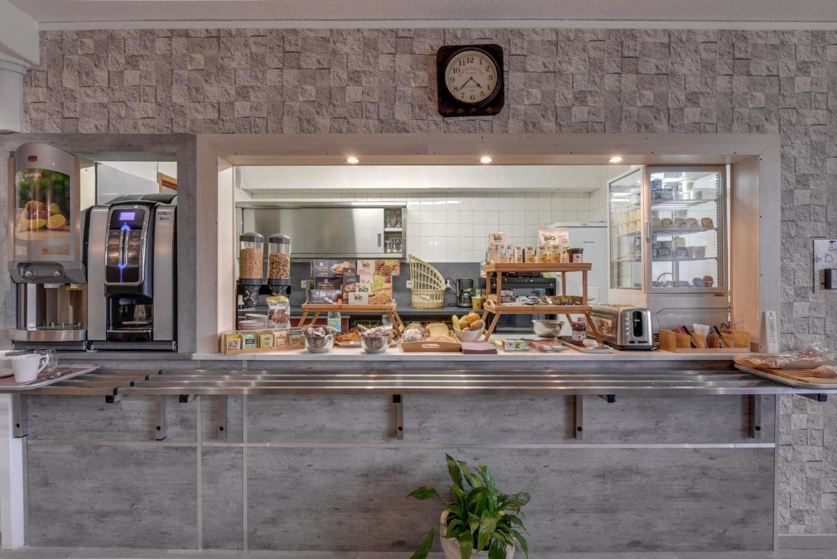 Confort Hôtel Thouars - Housity