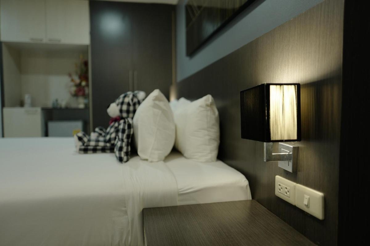 At Sakon Hotel - Housity