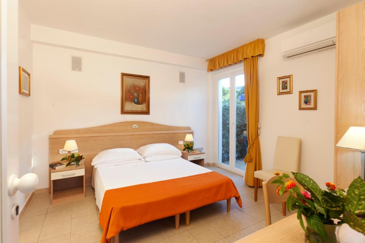 Hotel Villa Smeraldo - Housity