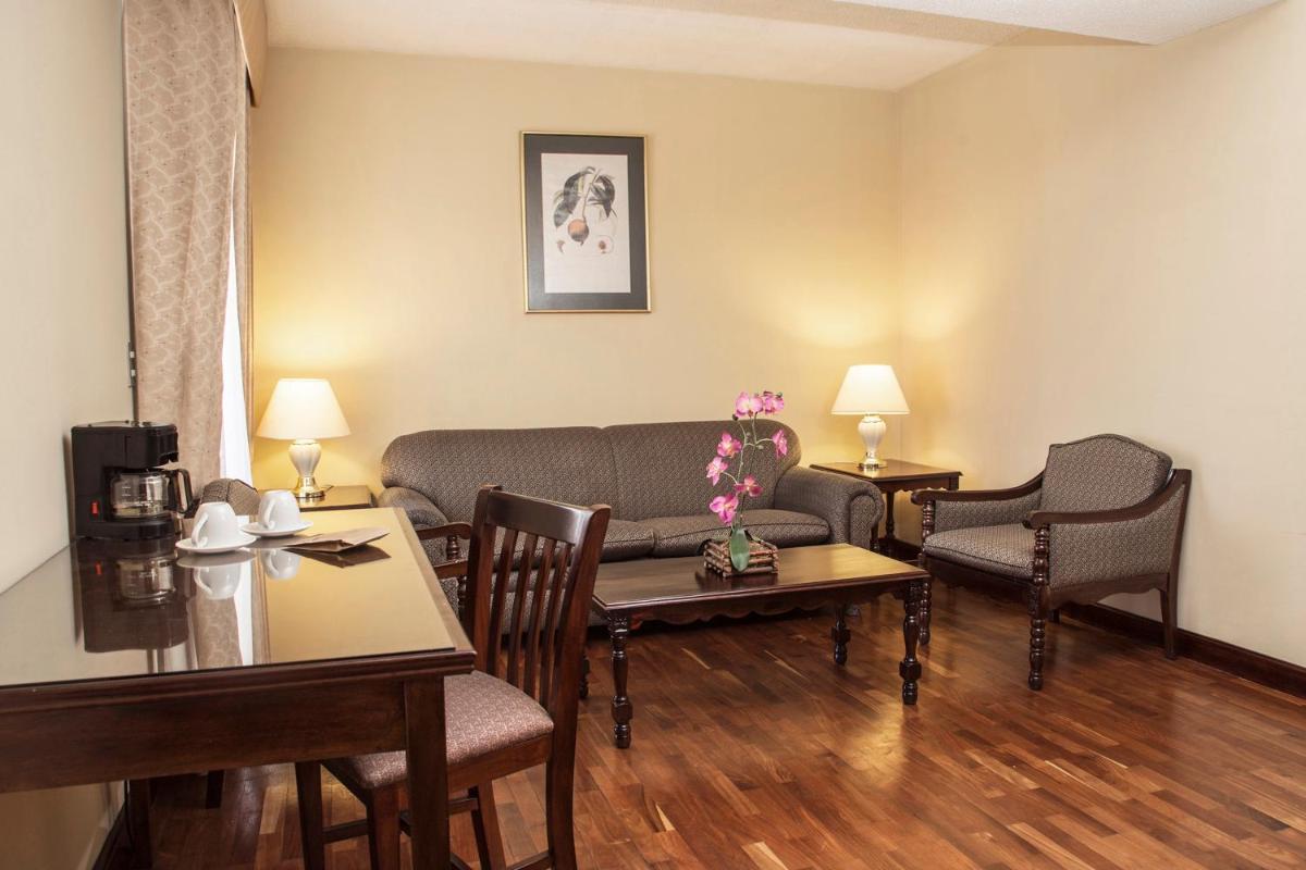 Conquistador Hotel & Conference Center - Housity