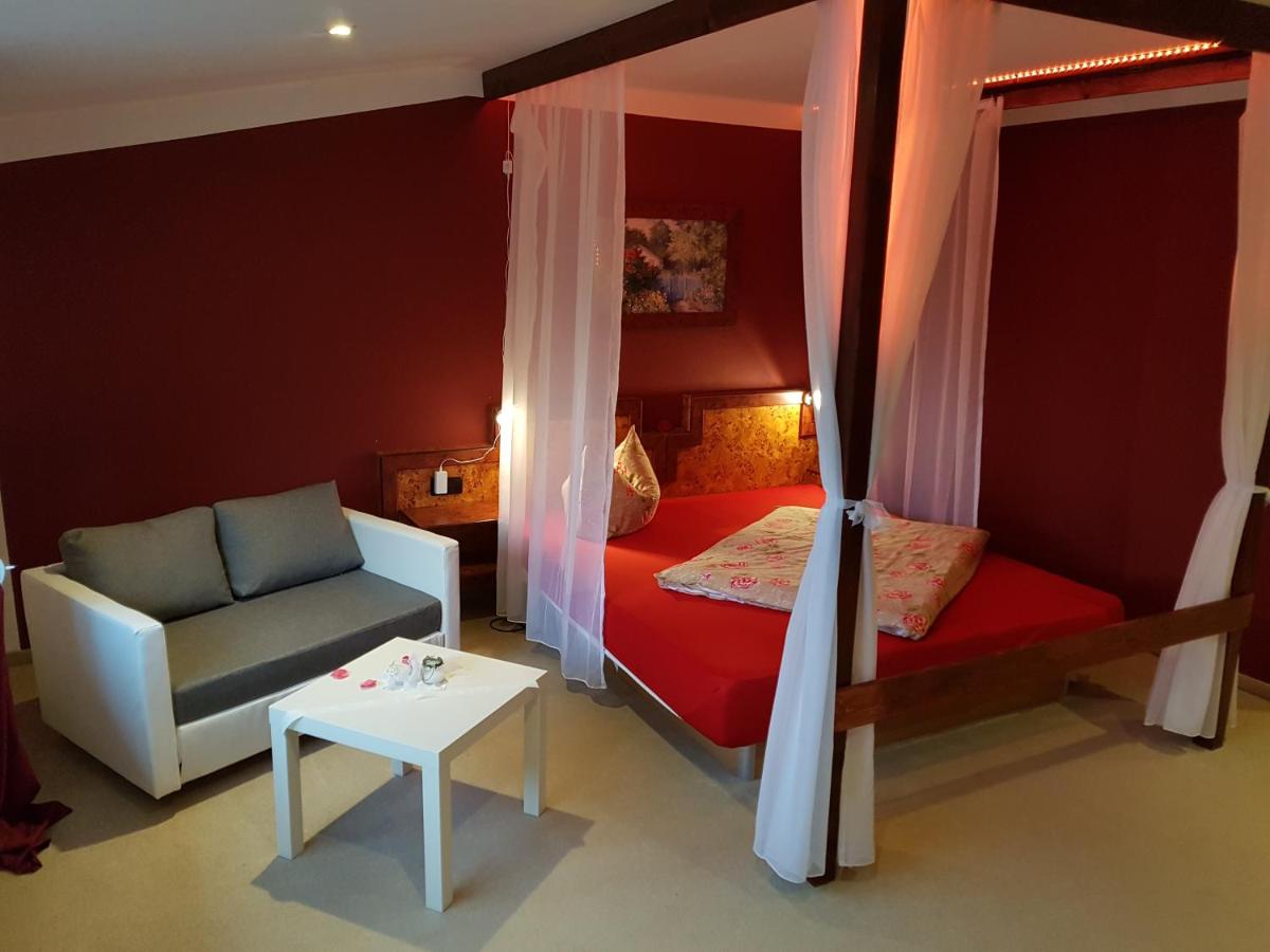Landhotel Trampe - Housity