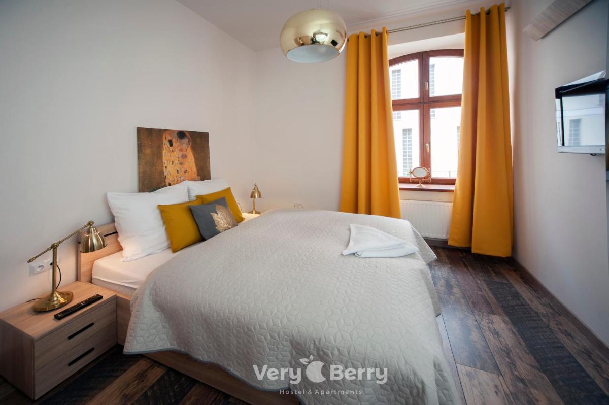Very Berry - Orzeszkowej 16 - MTP Apartment, parking, check in 24h - Housity