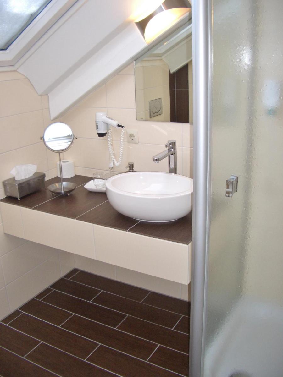 Hotel Schwarzenbergs Traube - Housity