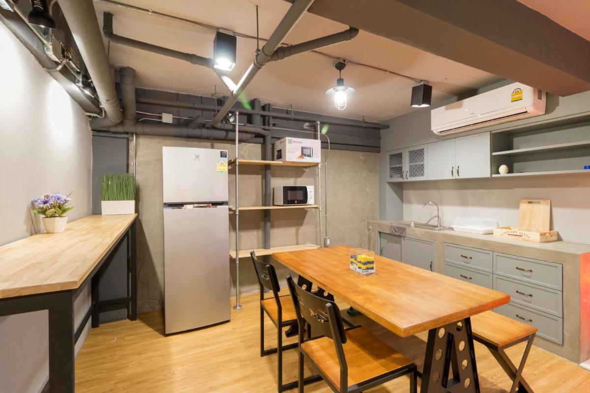 Red pin inn - Housity