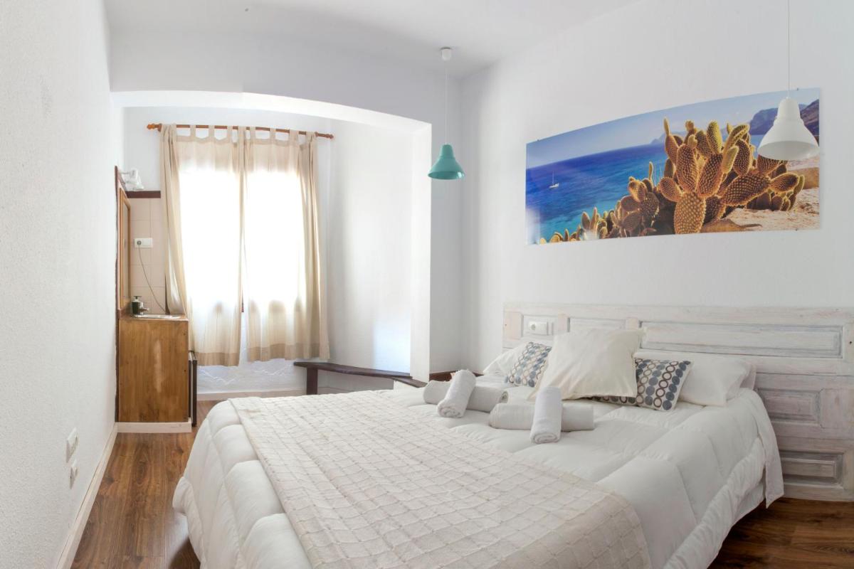 Hostal Ibiza - Housity