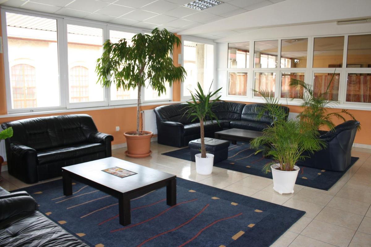 Hotel Thelena - Housity