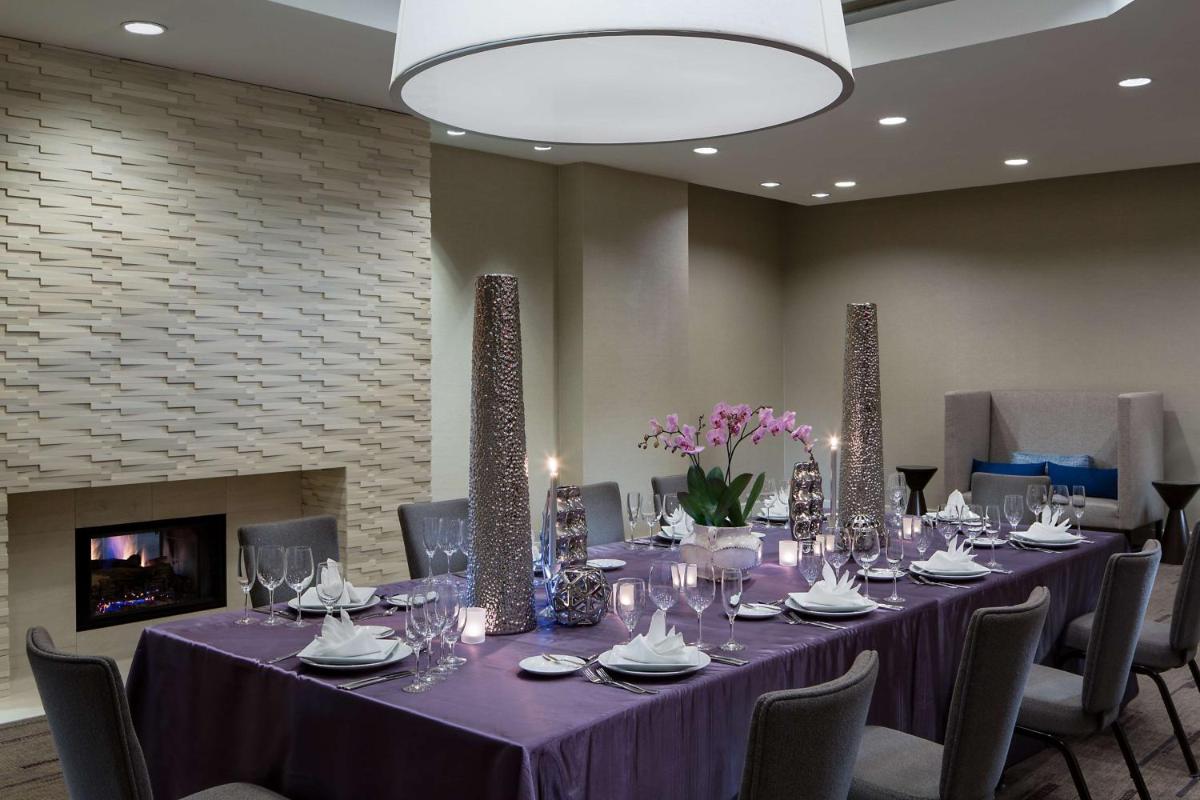 Hyatt Regency Deerfield - Housity