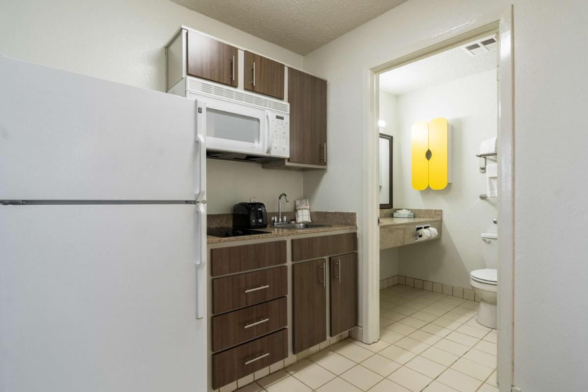 Studio 6-Plano, TX - Dallas - Plano Medical Center - Housity