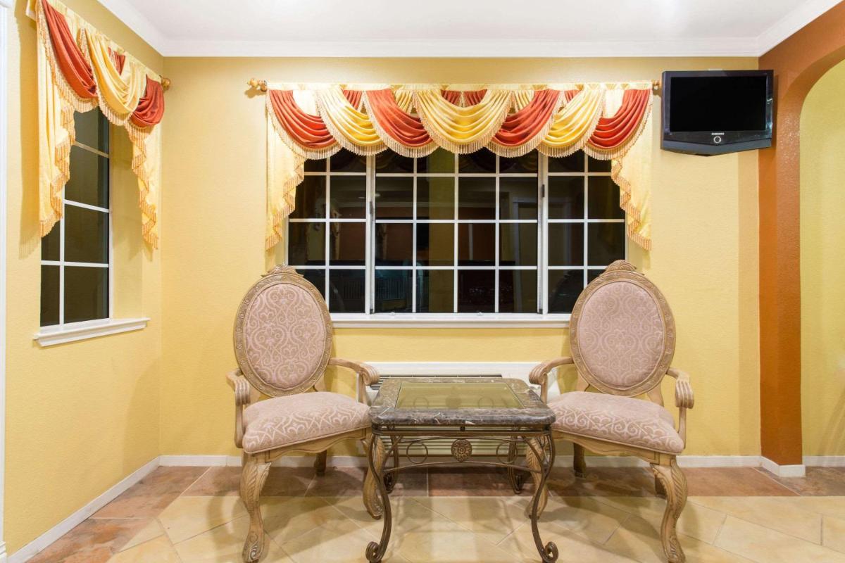Upper Lake Inn & Suites - Housity
