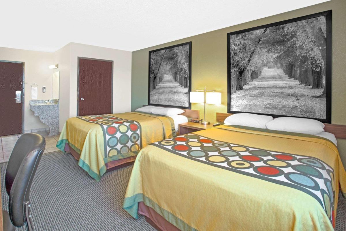 Super 8 by Wyndham Windsor/Madison North - Housity
