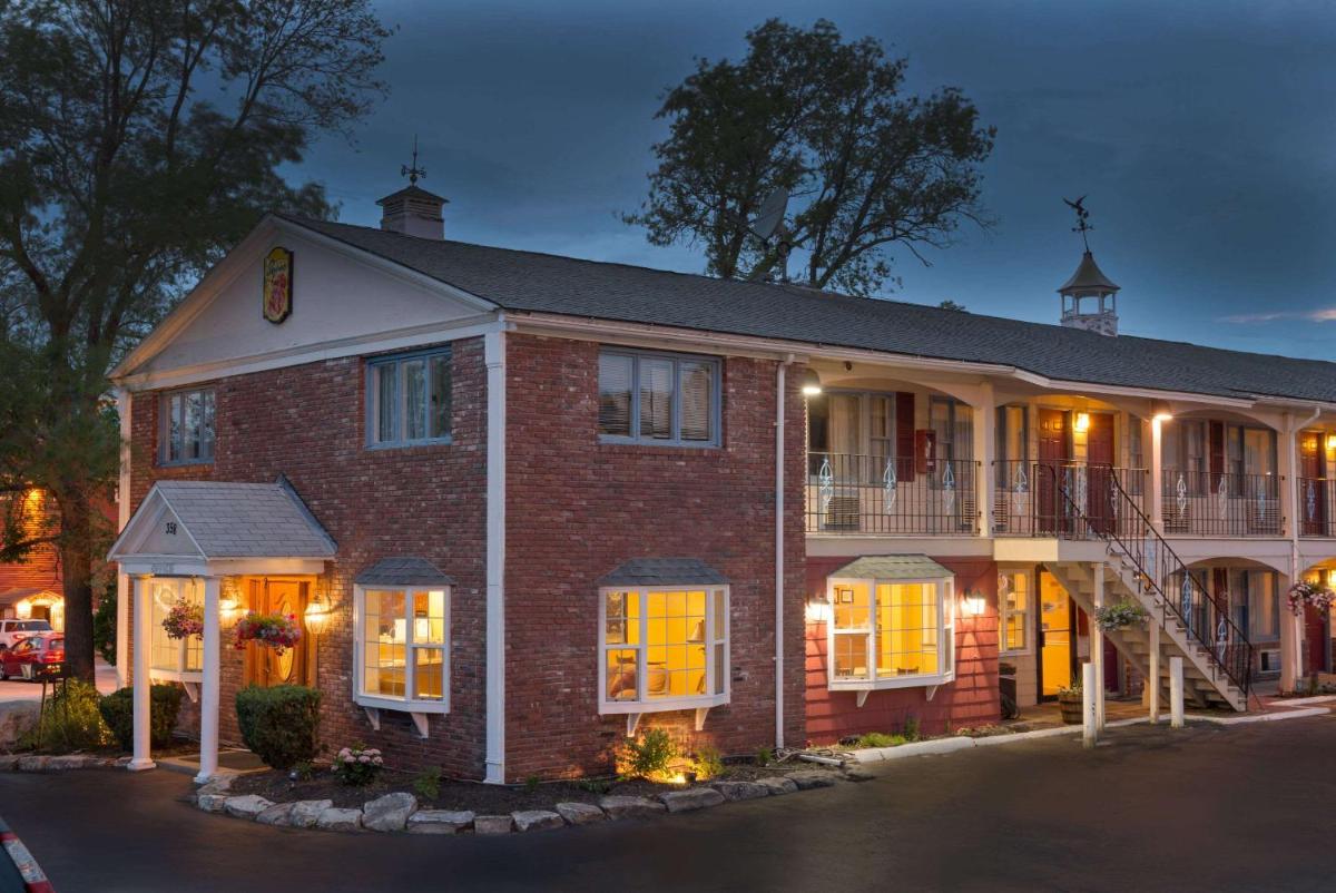Super 8 by Wyndham Sturbridge - Housity
