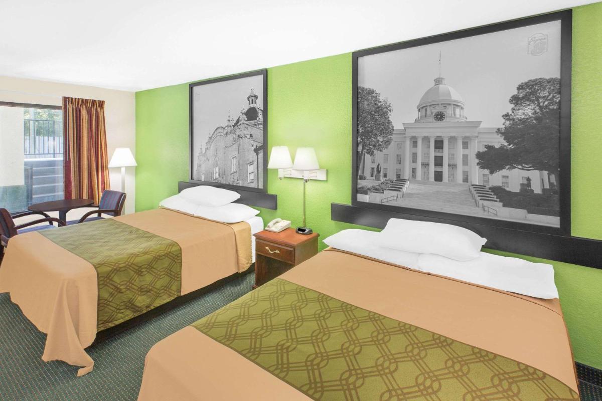 Super 8 by Wyndham Mobile - Housity