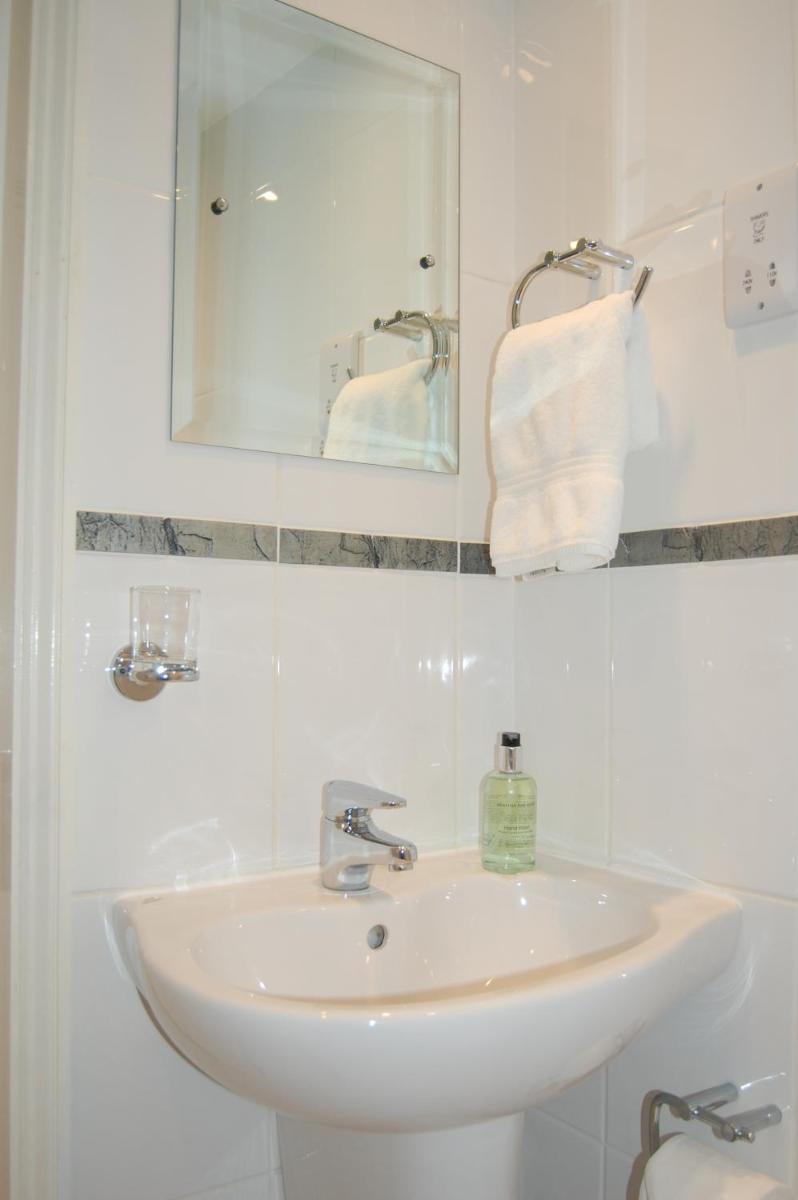 Warwick House - Housity