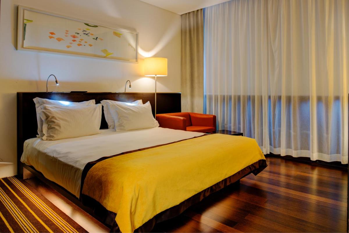 Uma cama ou camas num quarto em VIP Grand Lisboa Hotel & Spa