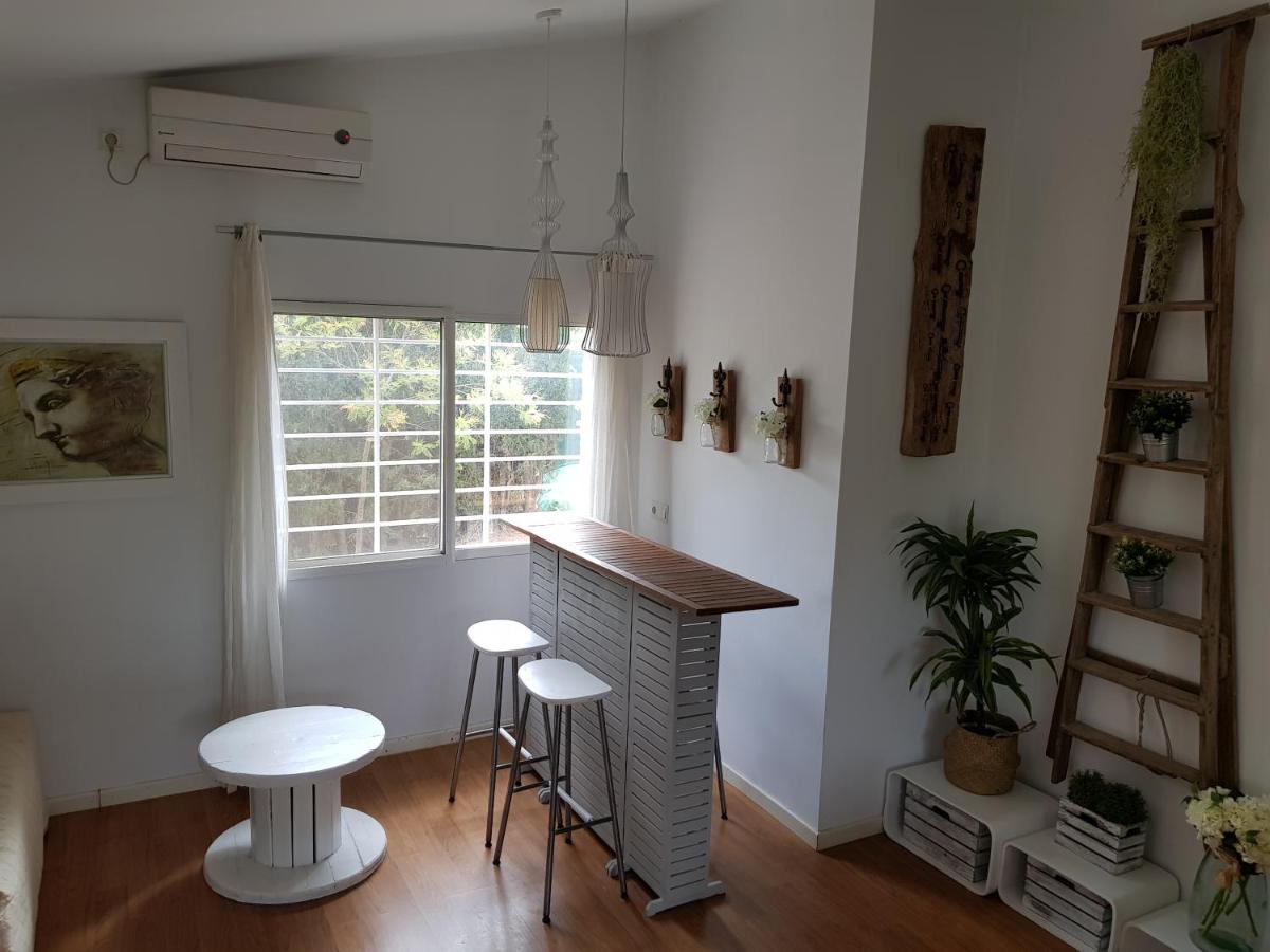 Domus Valencia Apartamentos Casa con piscina privada a 30 minutos de Valencia - Housity