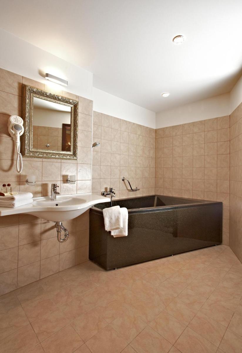 Hotel Justus - Housity