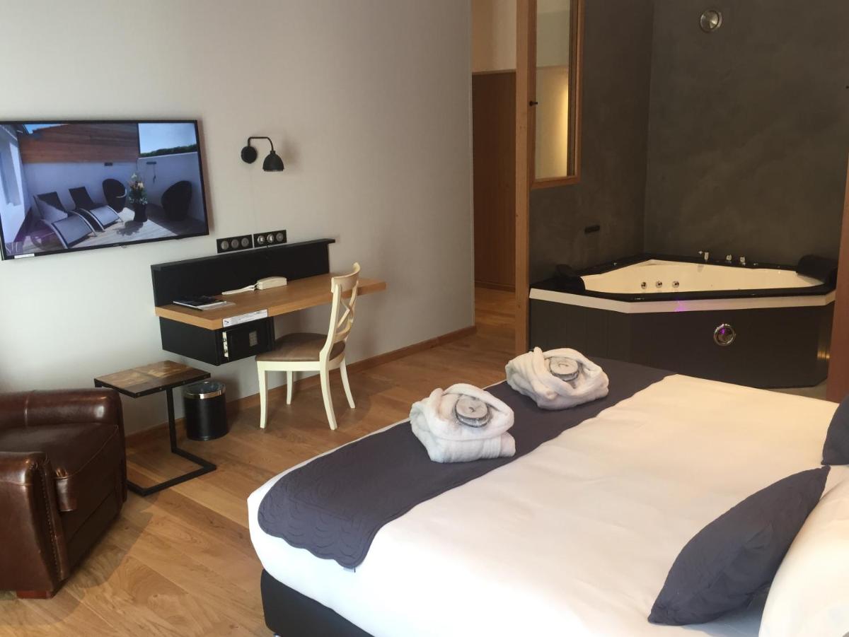 Un ou plusieurs lits dans un hébergement de l'établissement Hôtel Ile de Ré