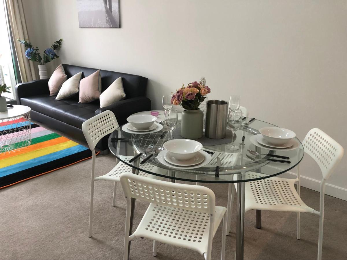 Exquisite Family Home +Parking, Close to CBD - Housity