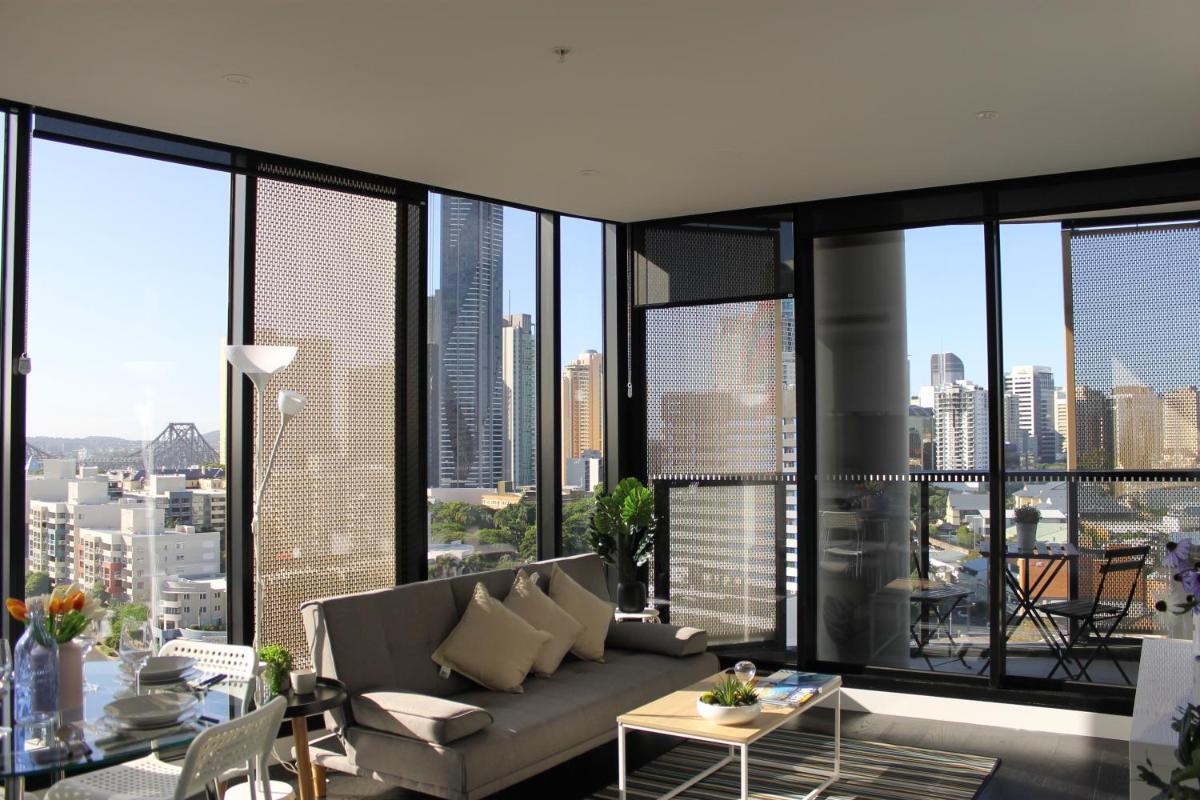 Spectacular Views of CBD by FV with Free Car Park - Housity