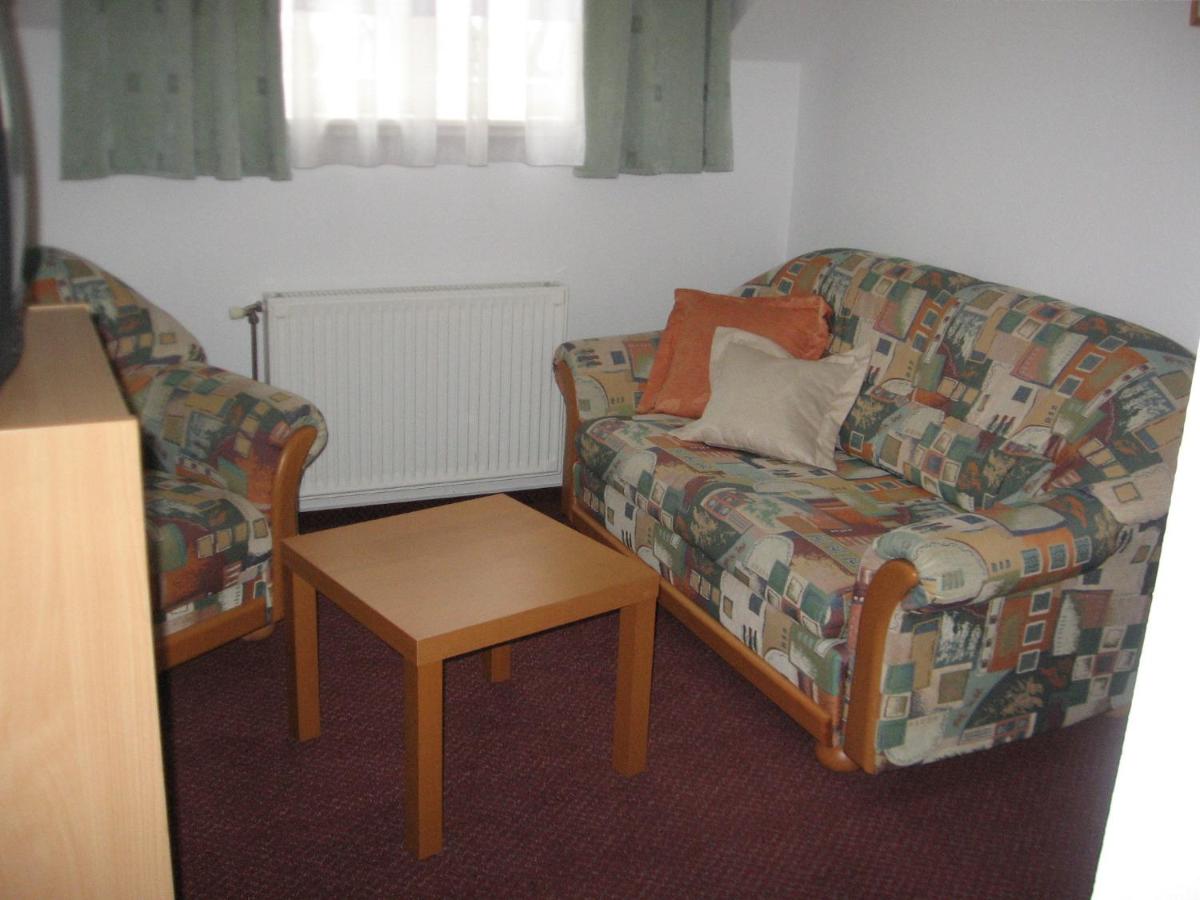 Hotel Thelena - Housity