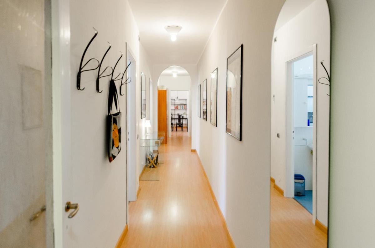 Roomy Central Apartment - Housity