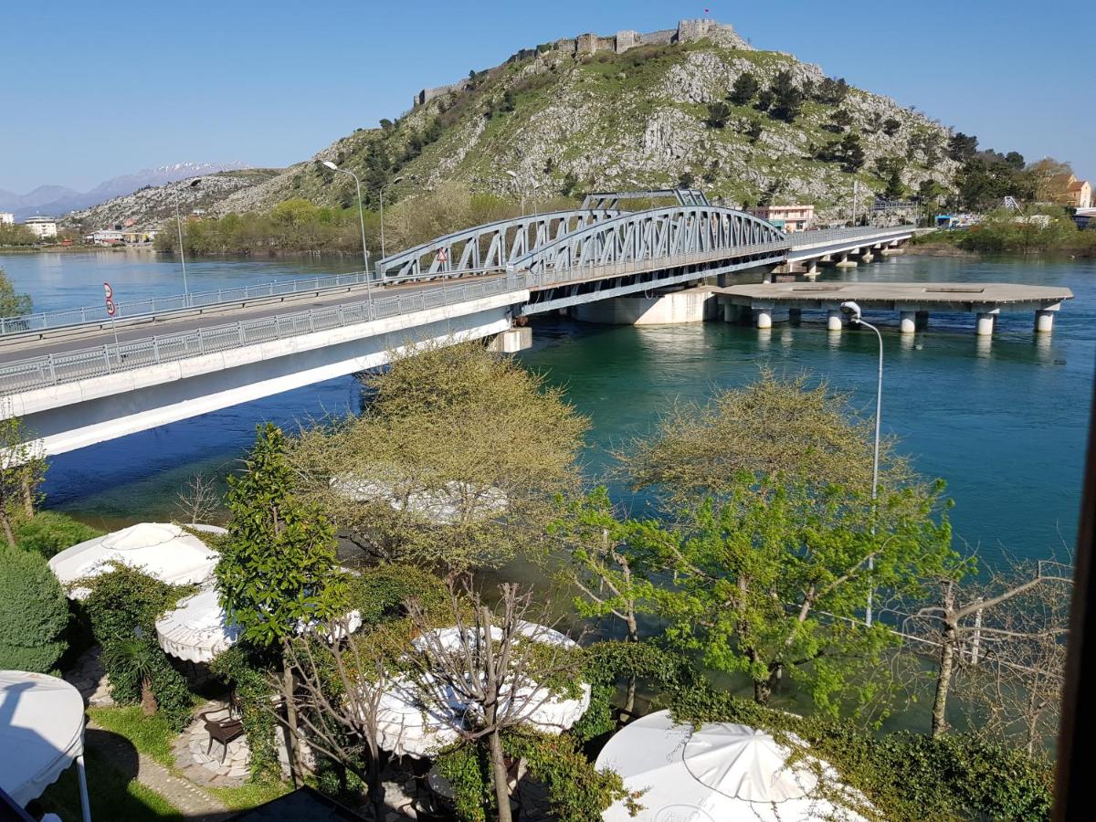 Hotel Vataksi - Housity