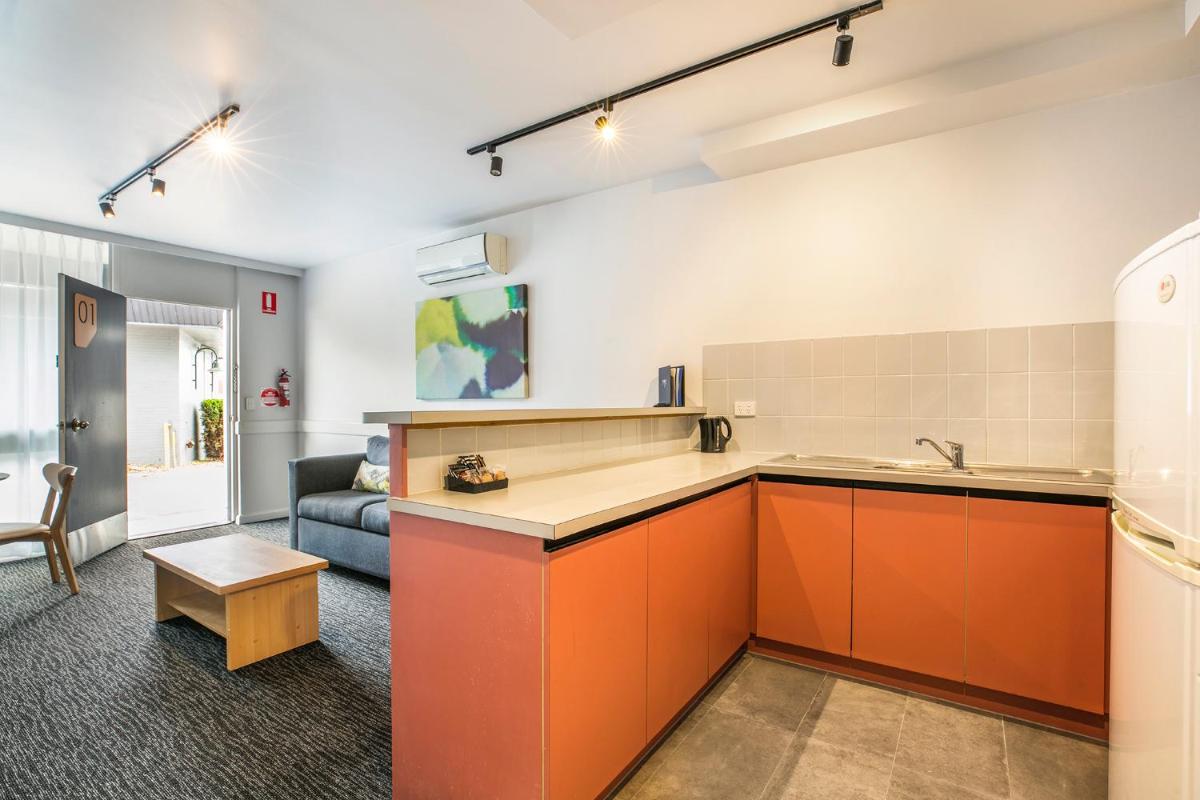 Nightcap at Matthew Flinders Hotel - Housity