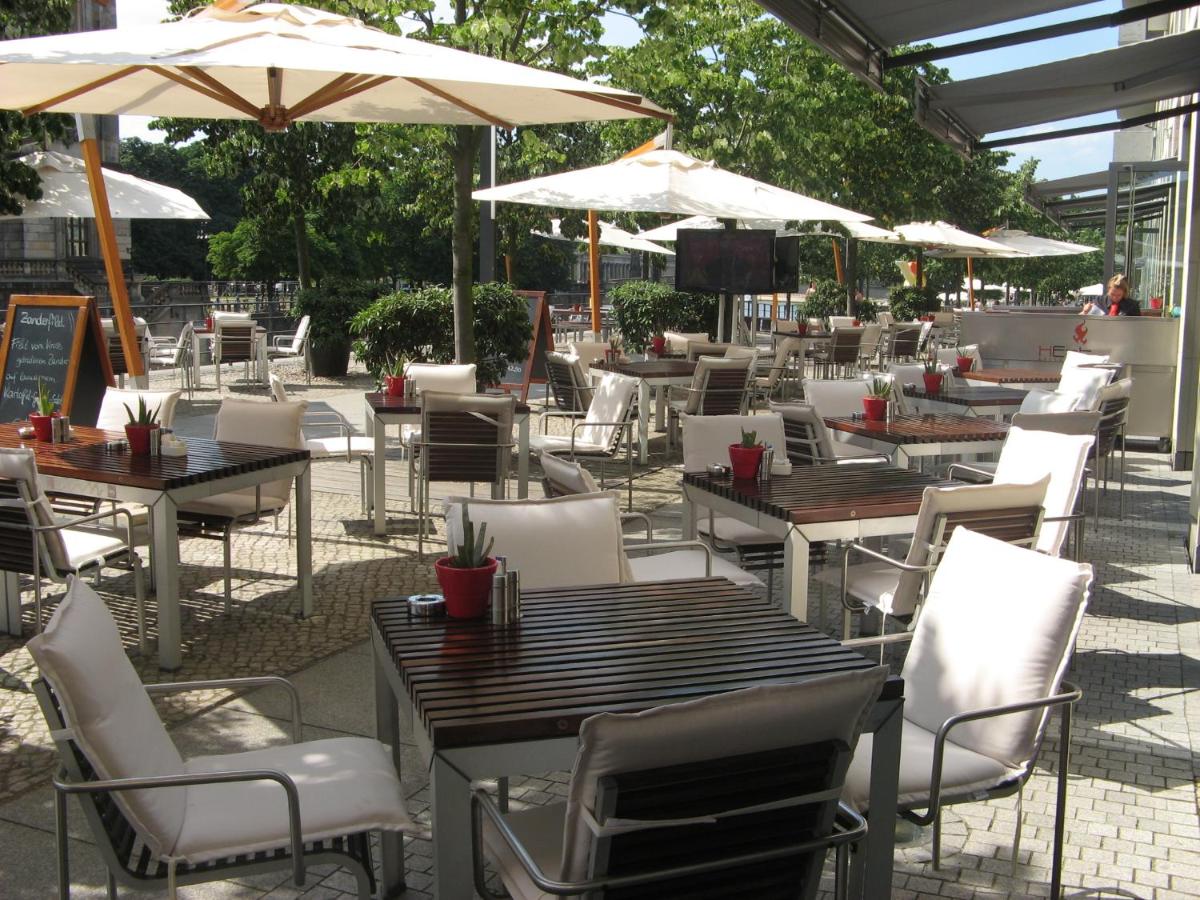 Ein Restaurant oder anderes Speiselokal in der Unterkunft Radisson Collection Hotel, Berlin