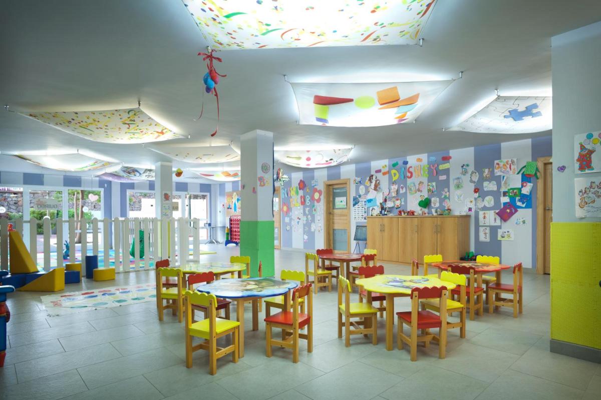 Club infantil en Adrián Hoteles Roca Nivaria
