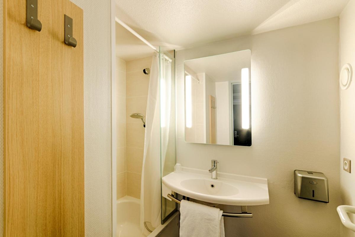 B&B HOTEL Rouen Parc des Expos Zénith - Housity