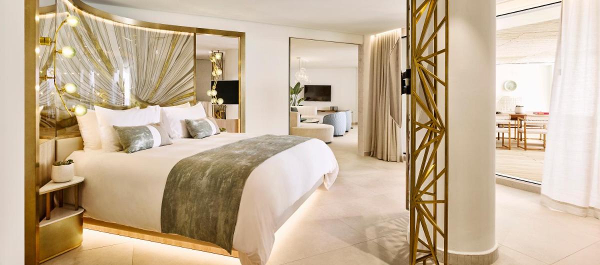 Cama o camas de una habitación en Nobu Hotel Ibiza Bay