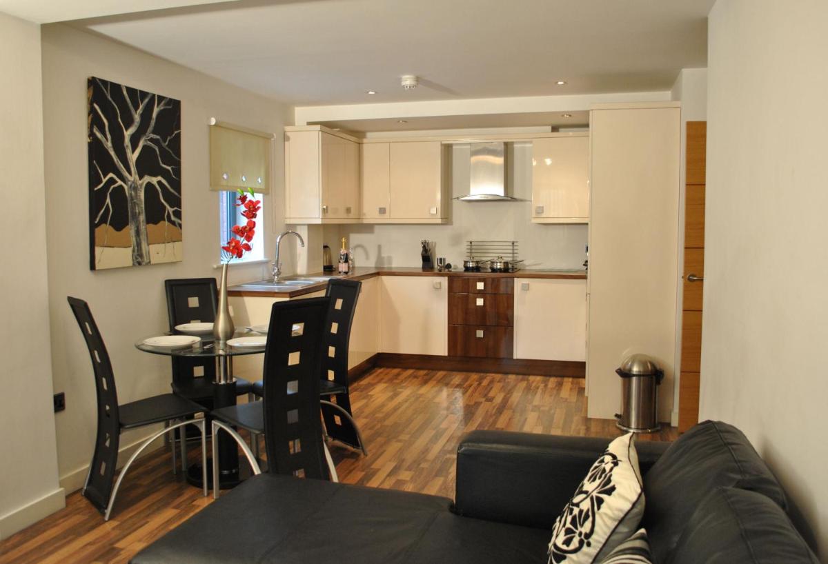 Dreamhouse Apartments Manchester City West - Housity