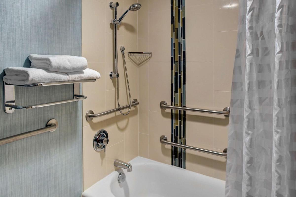 Hyatt Place Chicago/Itasca - Housity