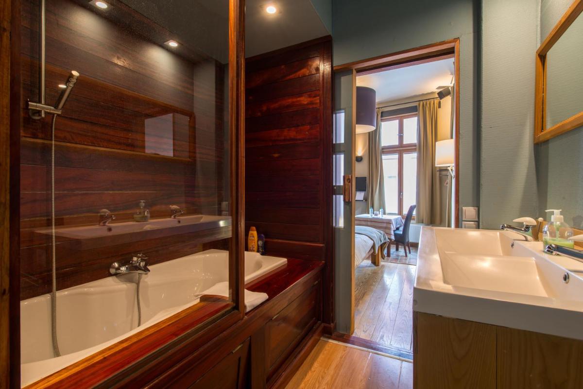 Cornerhouse Level Ten by Romy&Travis - Housity