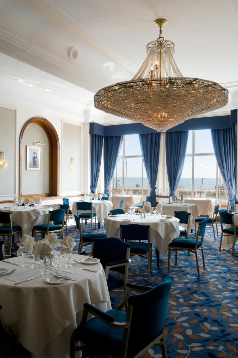 Royal Beach Hotel - Housity